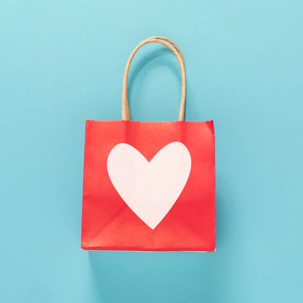 Bolsa de papel con signo de corazón —  Fotos de Stock