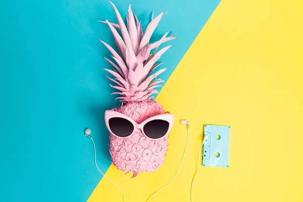 Painted pineapple with sunglasses — Stock Photo, Image