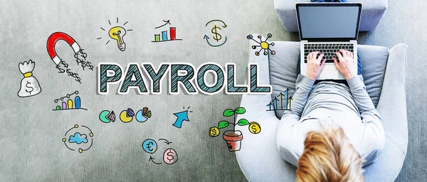 Payroll tekst met man met behulp van een laptop — Stockfoto
