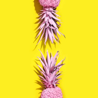 Pembe boyalı ananas