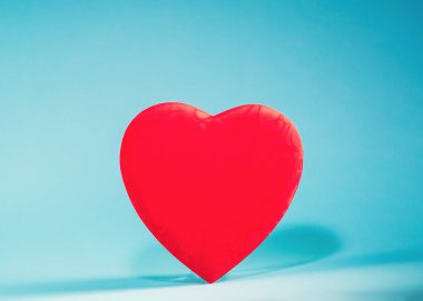 Sevgililer günü kalp mavi üzerinde 