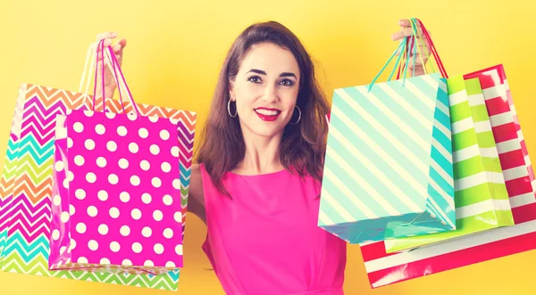 Mujer sosteniendo bolsas de compras — Foto de Stock