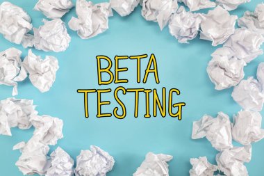 Beta test buruşuk kağıt topları ile metin