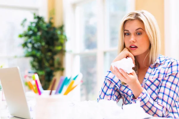 Young woman with crumpled paper balls — Stock Photo, Image