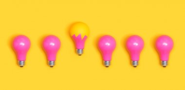 Renkli Işık Ampüller hizalı
