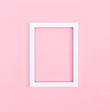 Boş resim çerçevesi parlak bir arka plan üzerinde
