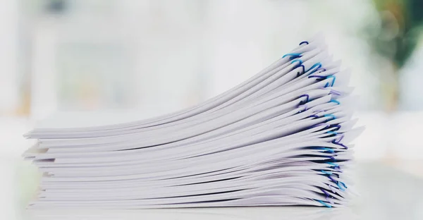 Pile of papers organized with paper clips — Stock Photo, Image