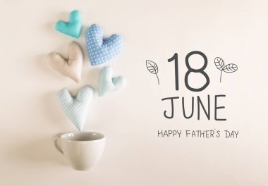 Mavi kalp yastıkları ile Babalar günü mesajı