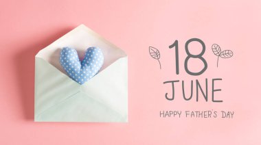 Mavi kalp yastık ile Babalar günü mesajı