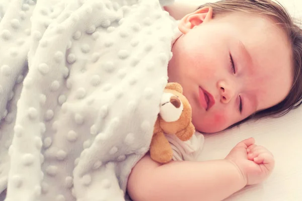 Piccolo bambino che dorme — Foto Stock