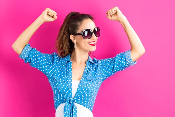 Krachtige jonge vrouw — Stockfoto