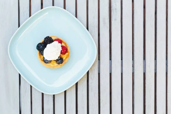 Sobremesa de torta de frutas e prato — Fotografia de Stock