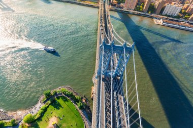 Doğu Nehri New York'taki Manhattan Köprüsü