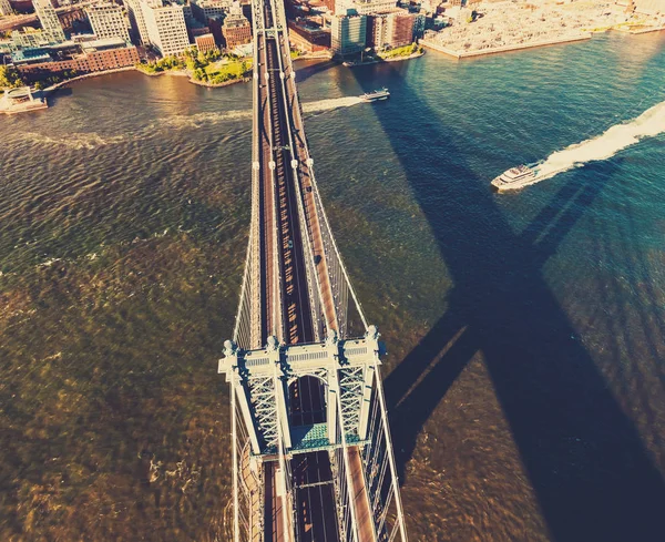 Ponte Manhattan sobre o East River em Nova Iorque — Fotografia de Stock