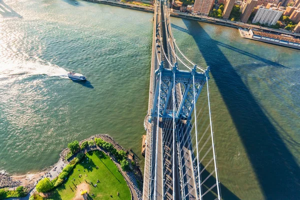Ponte Manhattan sobre o East River em Nova Iorque — Fotografia de Stock