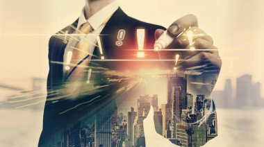 Ünlem işareti ile işadamı çift pozlama