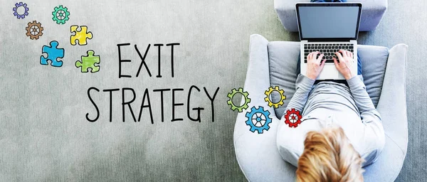 Text der Exit-Strategie mit Mann — Stockfoto