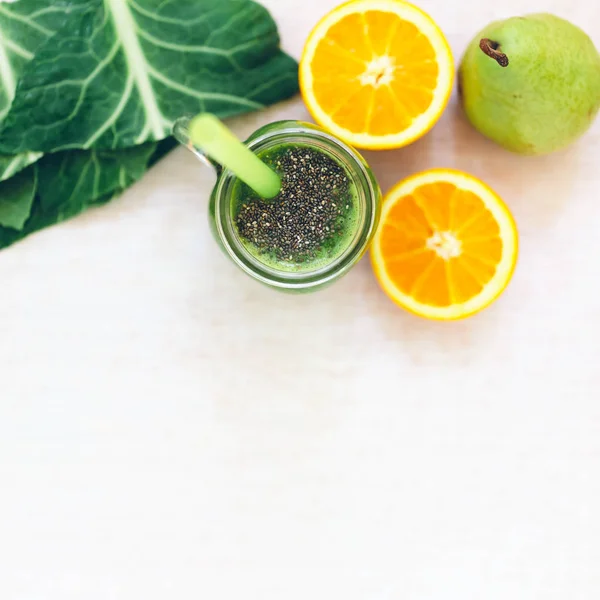 Batido con frutas y verduras —  Fotos de Stock