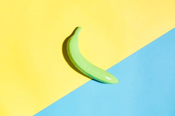 Plátano pintado sobre un fondo vibrante —  Fotos de Stock