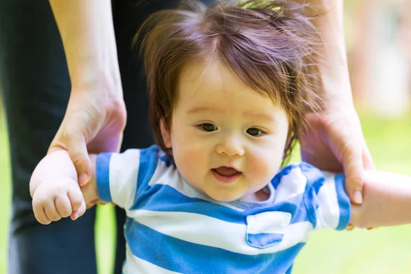 Baby boy learning to walk outside — Stock Photo, Image