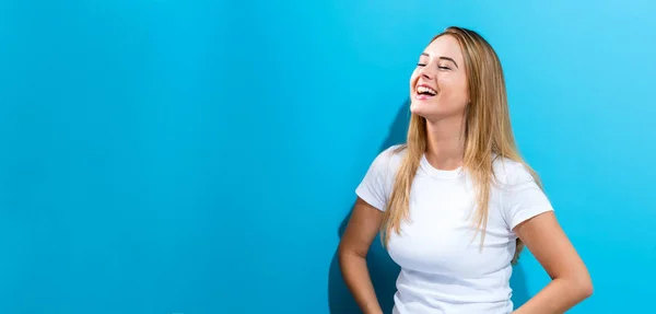 Feliz joven mujer — Foto de Stock