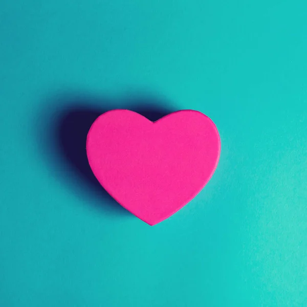 Heart shaped gift box on blue — Stock Photo, Image