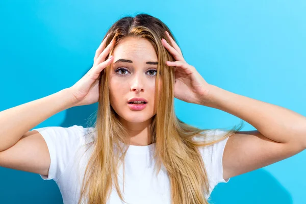 Mulher jovem sentindo-se estressada — Fotografia de Stock