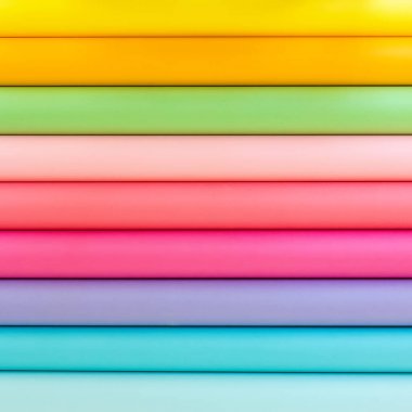 Bir kağıt ve renkli parlak rulo