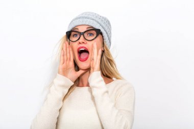 genç kadın bağırmak