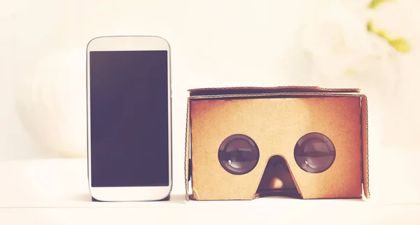 Auriculares de cartón de realidad virtual —  Fotos de Stock
