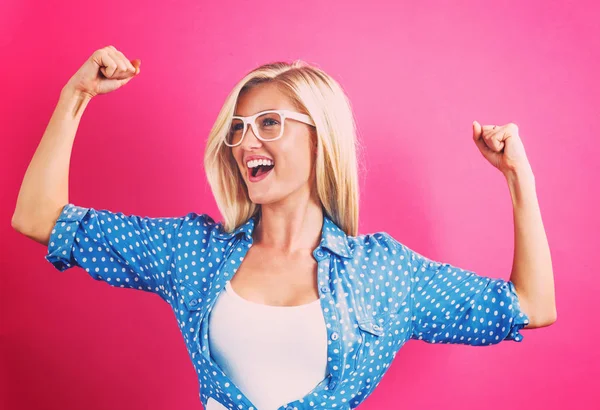 Mujer joven y poderosa — Foto de Stock