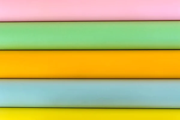 Egy fényes színes papírtekercsek — Stock Fotó