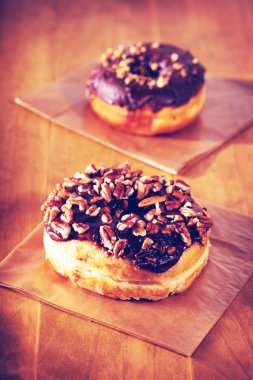 Çörek rustik ahşap arka plan üzerinde