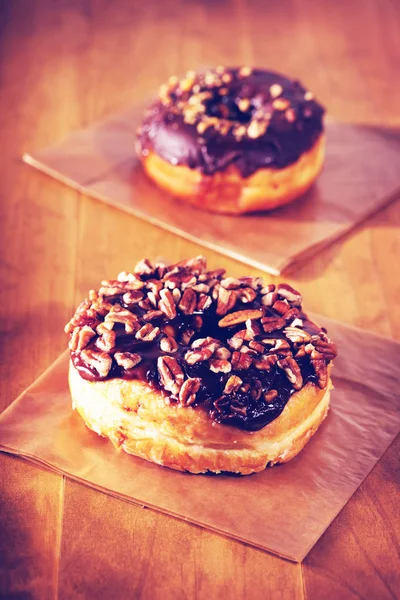 Çörek rustik ahşap arka plan üzerinde