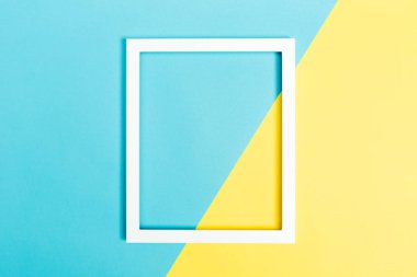 Boş beyaz bir çerçeve 