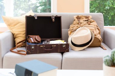 Ambalaj bavul giysileri ile