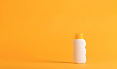 Sarı güneş kremi şişe 