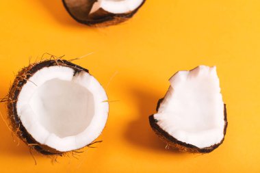 taze hindistan cevizi parçaları