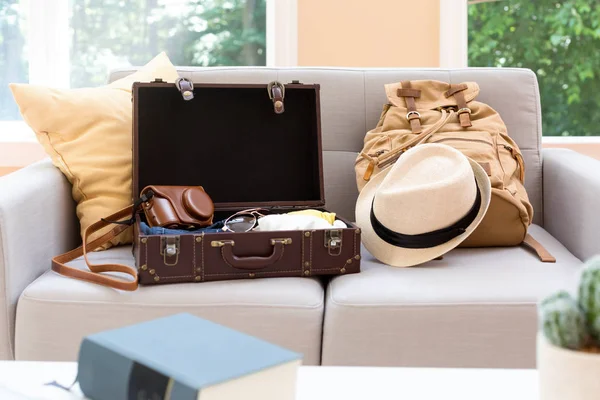 Ambalaj bavul giysileri ile