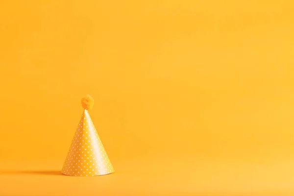 Party hat on yellow — Stock Photo, Image