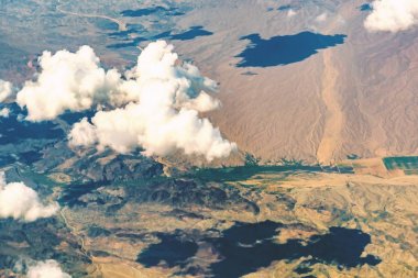 Bulutlar üzerinde Güney çölde Doğu, Ca