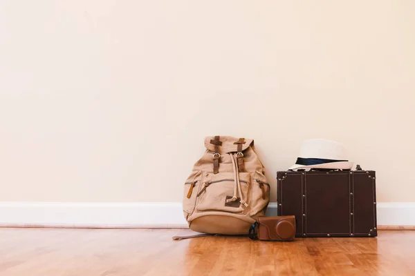Empacar una maleta para un viaje — Foto de Stock
