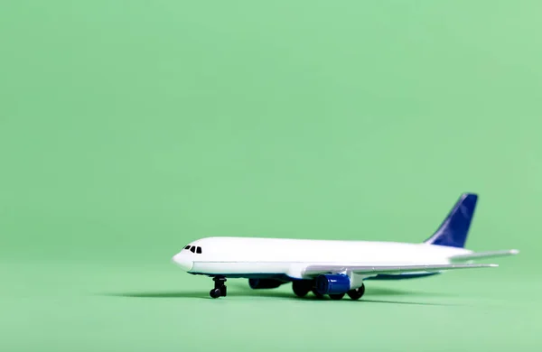Tema di viaggio in miniatura aereo — Foto Stock