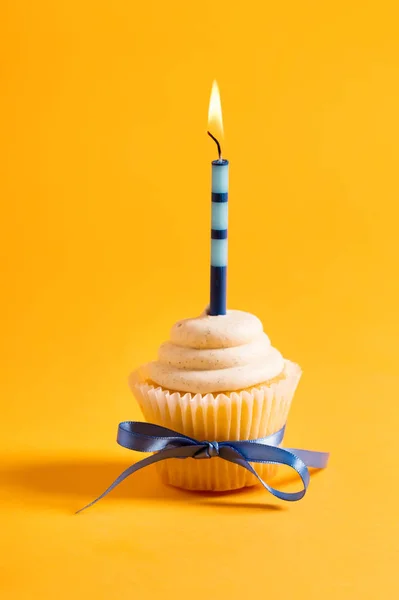 Cupcake com tema de festa de vela — Fotografia de Stock