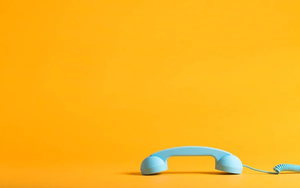 Modrý Retro styl telefon sluchátko — Stock fotografie