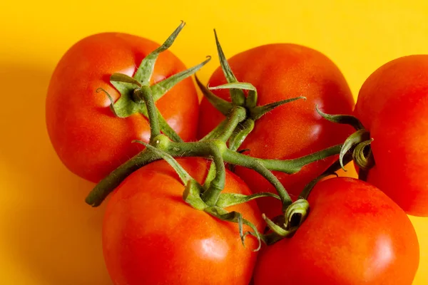 Grupo de tomates rojos enteros — Foto de Stock