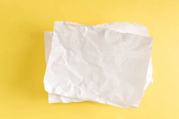 Trozos en blanco de papel arrugado —  Fotos de Stock