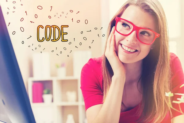 Código texto com mulher jovem — Fotografia de Stock