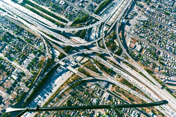 在洛杉矶的大规模公路交叉口 — 图库照片