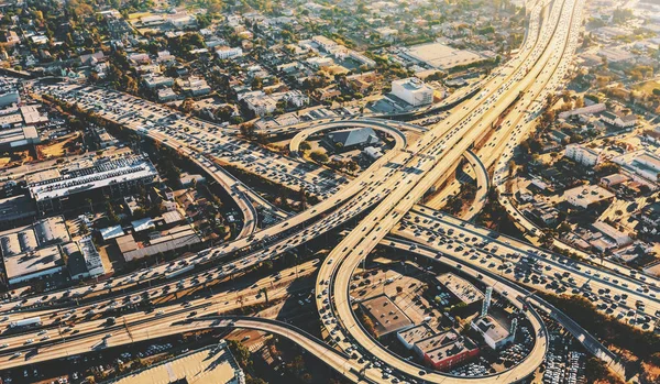 Intersección de carreteras masivas en Los Ángeles — Foto de Stock